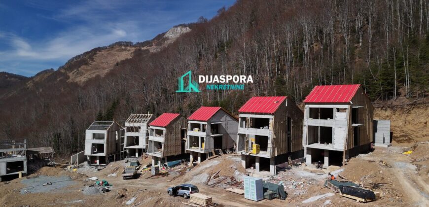 PRODAJE SE, APARTMAN U LUKSUZNOJ PLANINSKOJ VILI, 73.06M2, KOLAŠIN