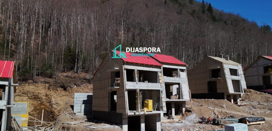 PRODAJE SE, APARTMAN NA DVA NIVOA U LUKSUZNOJ VILI, 127M2, KOLAŠIN